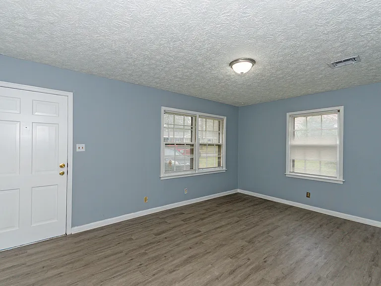 4342 Sunshine Dr — Photo 5