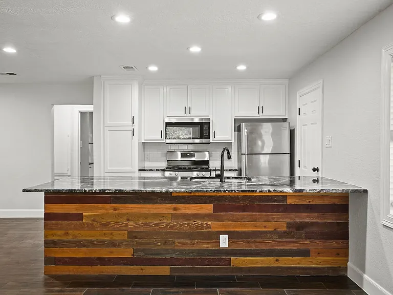 1030 Grand Junction Dr — Photo 6