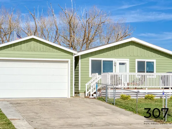 1706 Cimarron Dr, Gillette, WY 82716