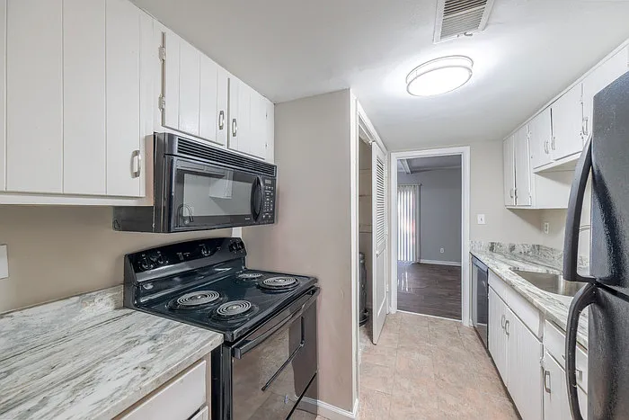 6424 Woodstone Way — Photo 9