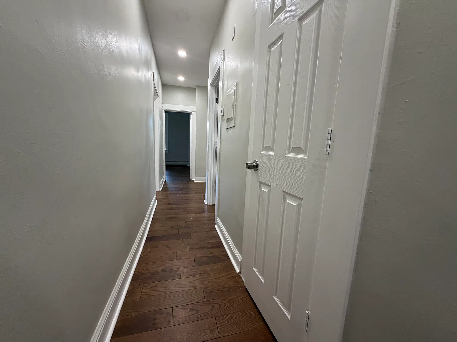 4 bed, 1000 sqft, $1,945 — Photo 3