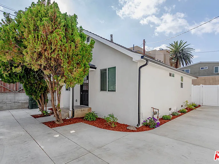 253 S Catalina Ave — Photo 2
