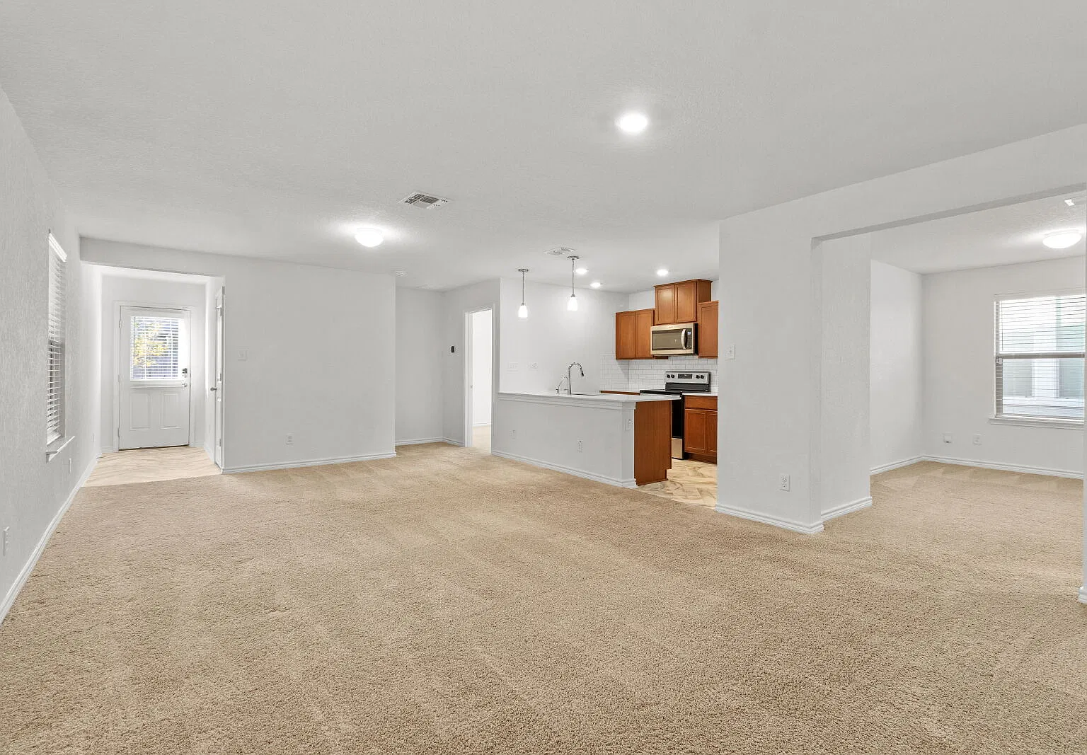 3 bed, 2.0 bath, 1416 sqft, $1,630 — Photo 3
