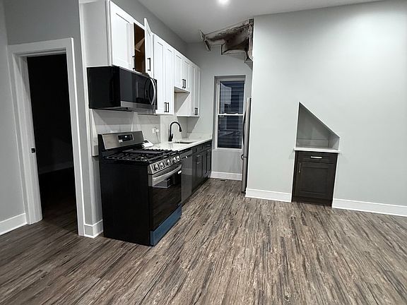 3rd image of 2221 W 21st Pl #1F