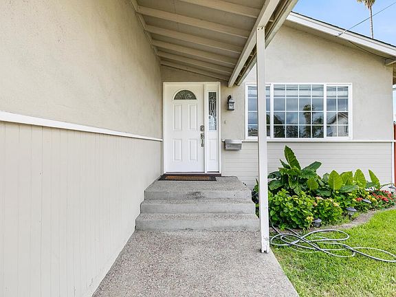 3rd image of 4246 Woodcrest Dr