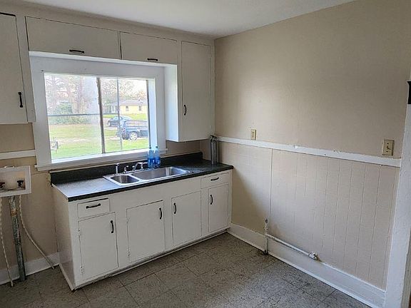 2nd image of 24211 Engolio St