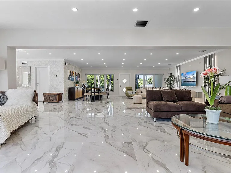 207 Royal Palm Dr — Photo 34