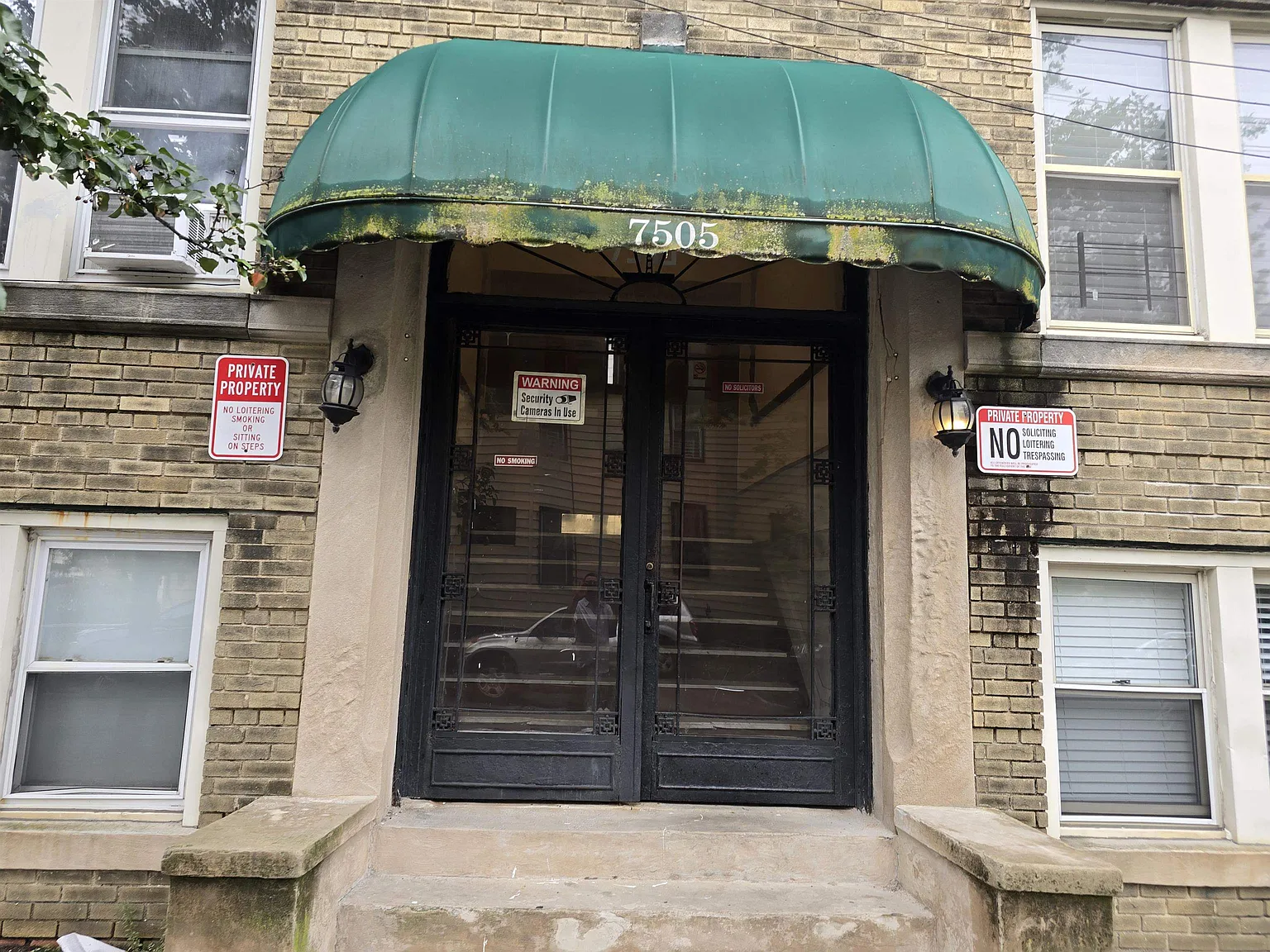 2 bed, 1.0 bath, $2,200 — Photo 2