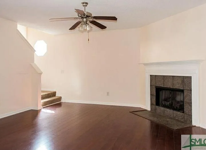 3 bed, 2.5 bath, 1914 sqft, $2,400 — Photo 4