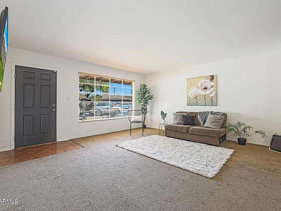 3rd image of 2914 W Rose Ln