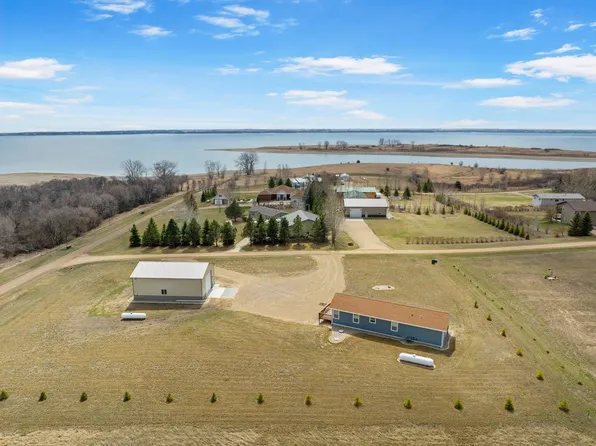 4605 12d St, Garrison, ND 58540