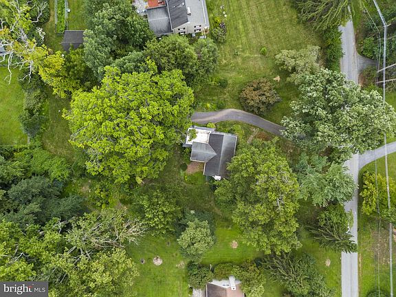 2nd image of 1531 Waynesborough Rd