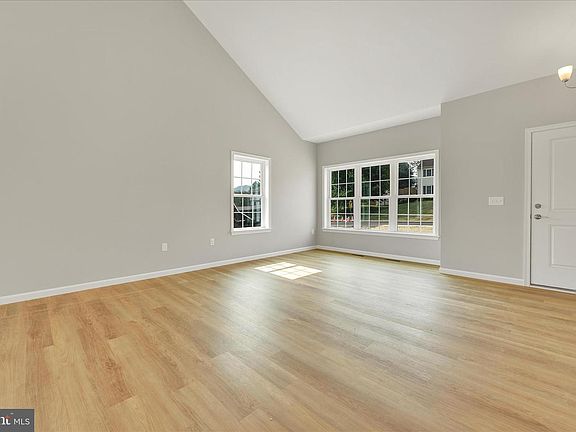 3rd image of 227 Pilgrim Dr