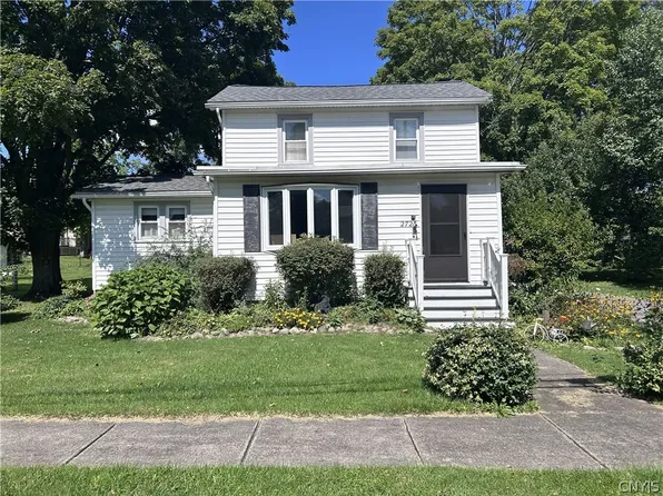 2725 Mechanic St, Weedsport, NY 13166