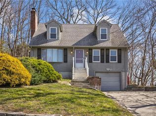 1 Amanda Ct, North Providence, RI 02904