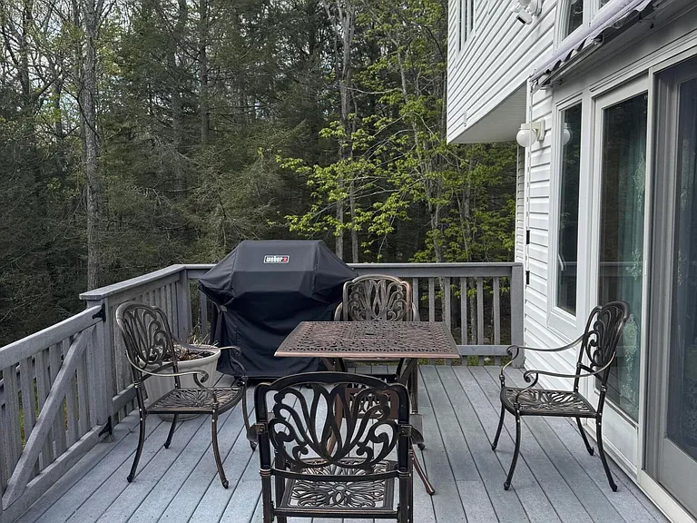 142 Eisenhower Dr — Photo 11