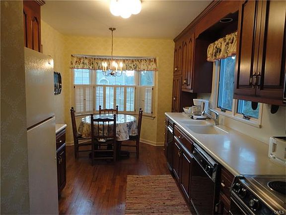 5th image of 34 Mead St APT 1
