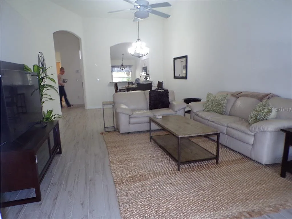 2 bed, 2.0 bath, 1451 sqft, $2,200 — Photo 2