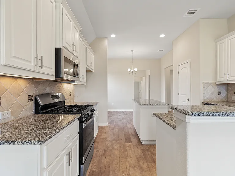 2428 Granite Hill Dr — Photo 28