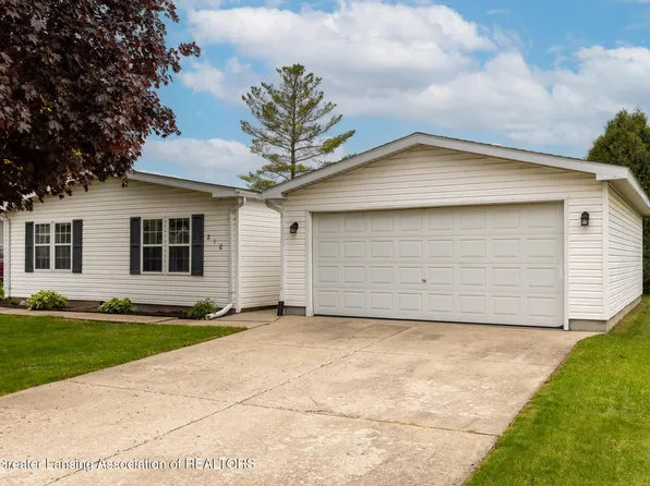 210 Saint Ives N, Lansing, MI 48906