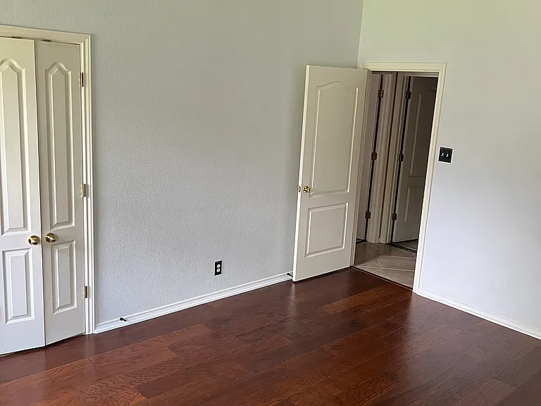 115 Da Vinci — Photo 6