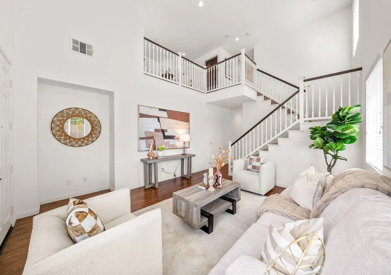 Spacious 3BR + Loft in Gated Parkwest, West Covina — Photo 4