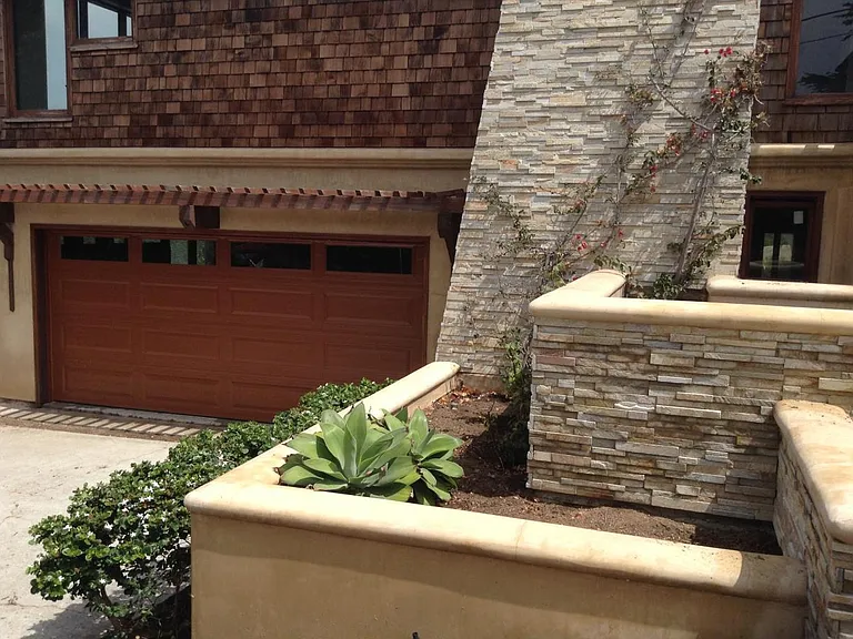 610 Amphitheatre Dr — Photo 22