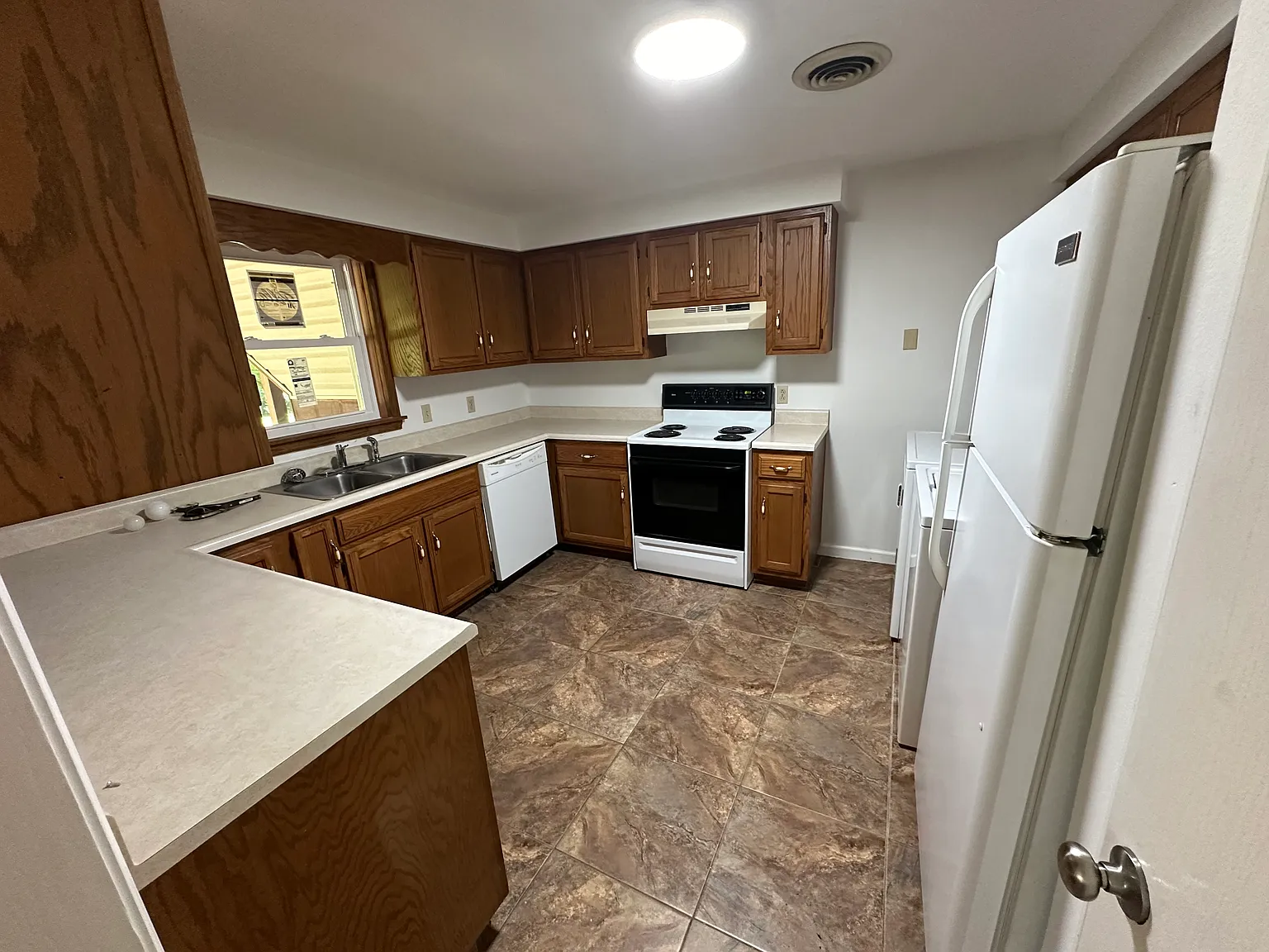 2 bed, 800 sqft, $950 — Photo 2