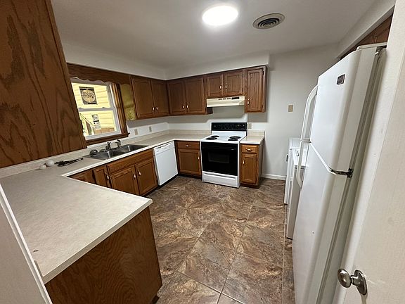 2nd image of 3183 Larch Ln APT 4