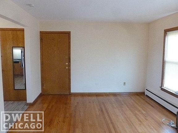 4th image of 3940 N California Ave #2W