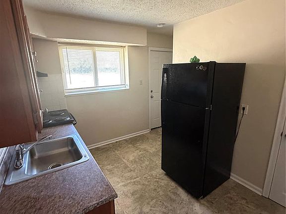 3rd image of 6929 Roland Blvd
