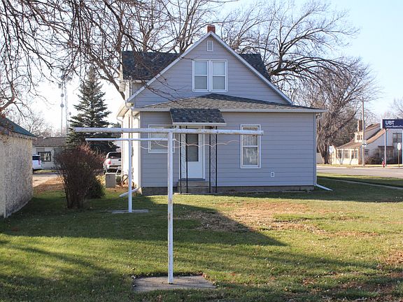 5th image of 394 N Maple St