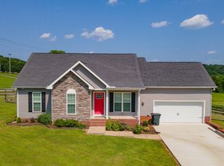 898 Tidwell Rd, Burns, TN 37029