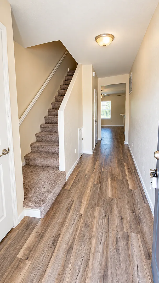 Modern 3-Bedroom Townhome with Garage Near Mesa Mall Built in 2020 — Photo 3