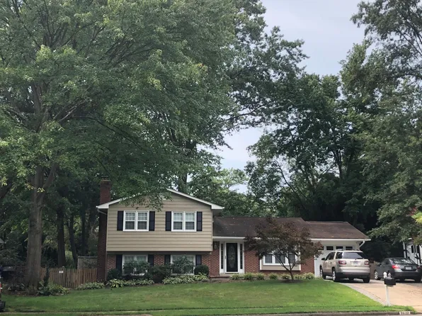 8622 Yardley Dr, Alexandria, VA 22308