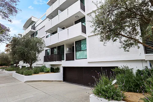 616 N Flores Photo 1