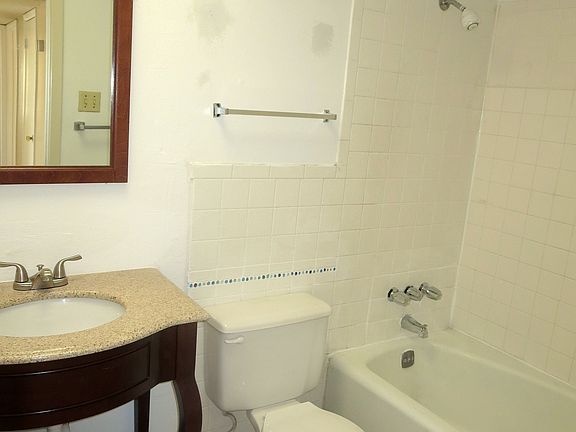 4th image of 5817 Laramie Cir