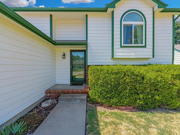 3rd image of 2229 S Prescott Ct