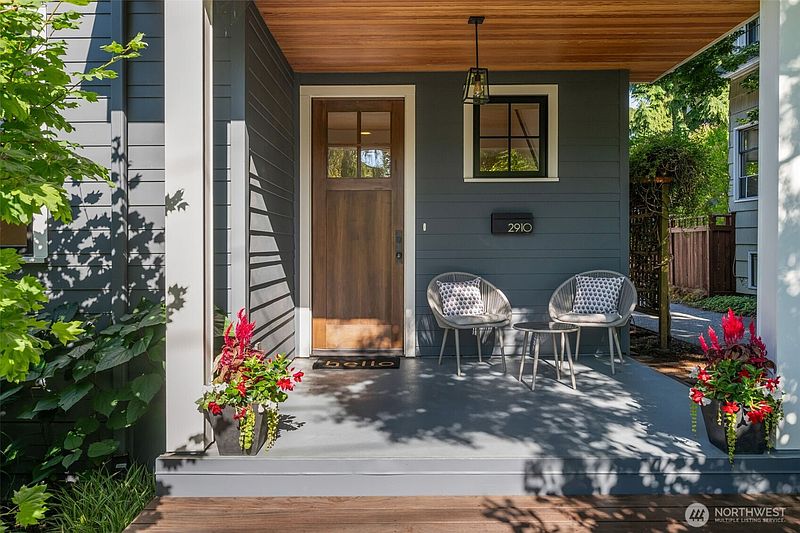 3rd image of 2910 9th Avenue W