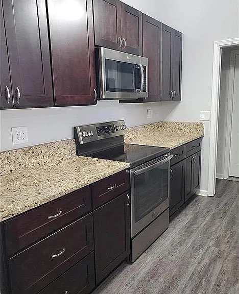 Granite counters and stainless appliances