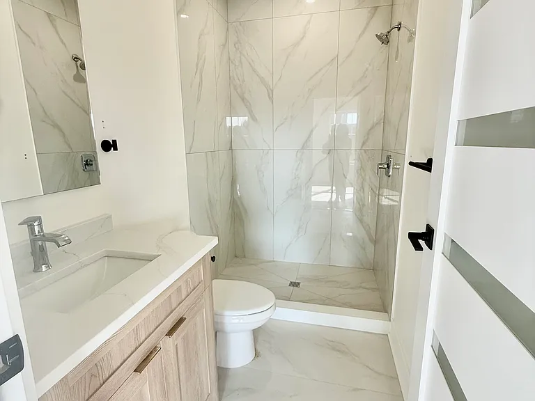 581 Middlesex Ave #3 — Photo 13