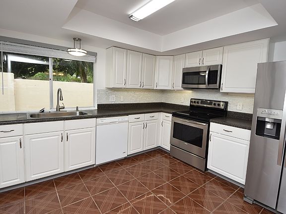 4th image of 89 Farragut Dr