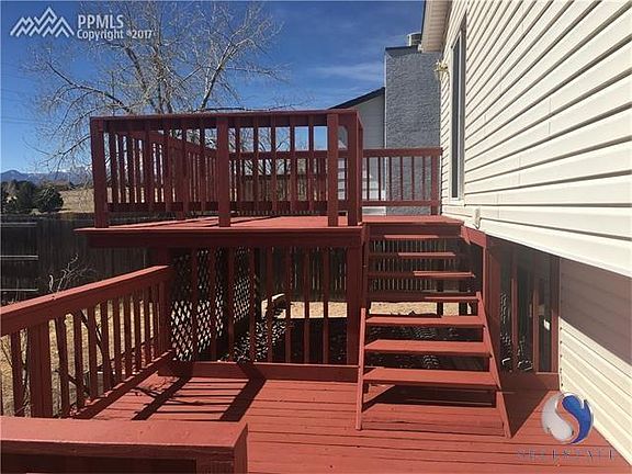 The top level of the deck is an ideal vantage point for viewing the mountain range and sunset to the west, but the sunrise in the east is also easily observable also and is a delightful way to enjoy your mourning coffee or cocoa!