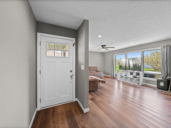 3rd image of 830 W 4th St