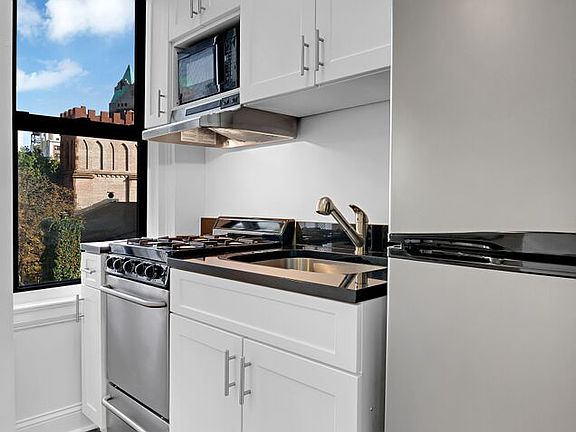 2nd image of 52 Clark St APT 7E