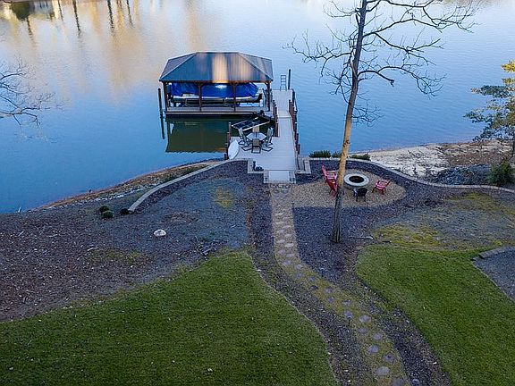 3rd image of 185 Timber Lake Dr
