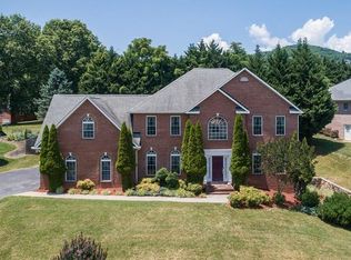 6308 Roselawn Court Dr, Roanoke, VA 24018