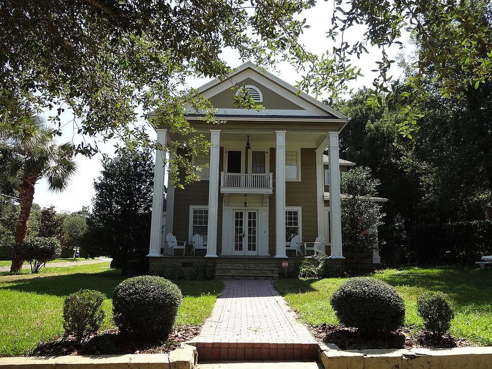 1st image of 400 Hillcrest St #D1