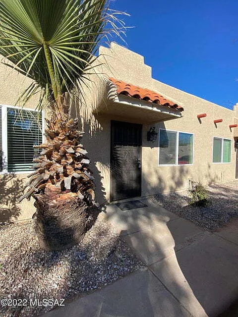 3525 E Flower St — Photo 2