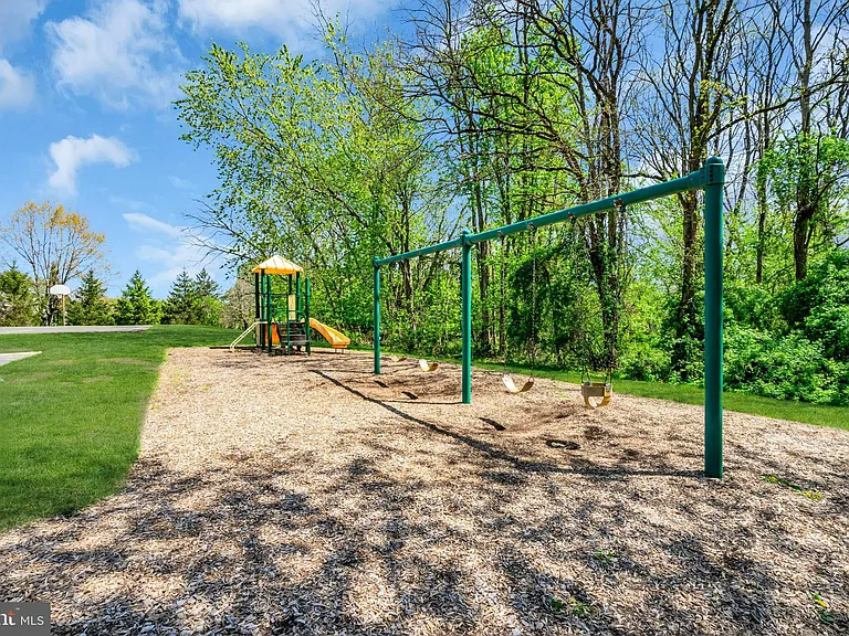 1307 Bennett Pl — Photo 36